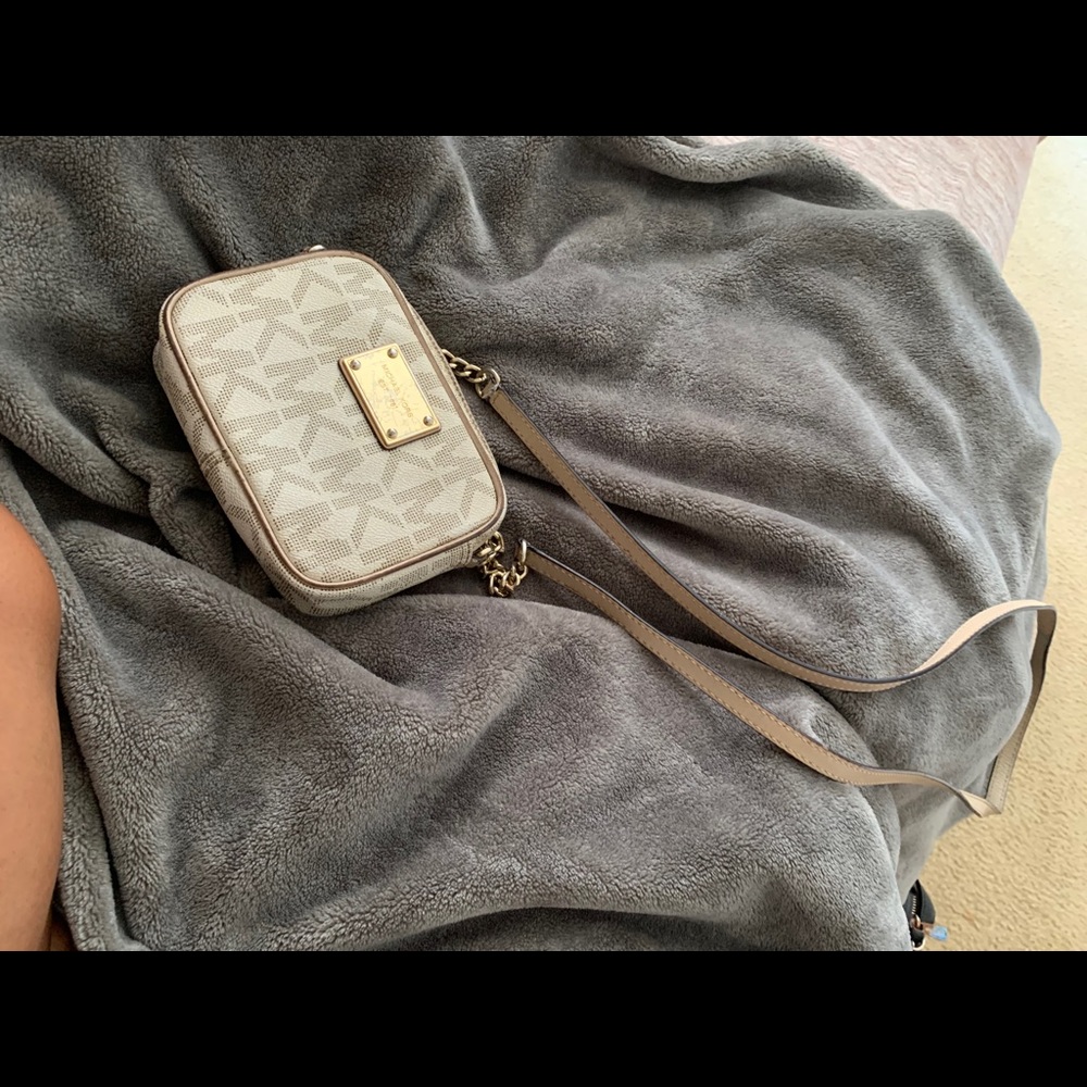 Michael kors crossbody